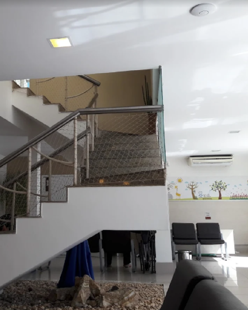 PLASTICLINIC MEDICAL CENTER dra roberta lessa